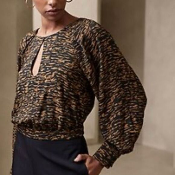 Banana Republic Keyhole Cropped Top Womens Small Bishop Sleeve Exotic Mob Wife - Picture 2 of 12